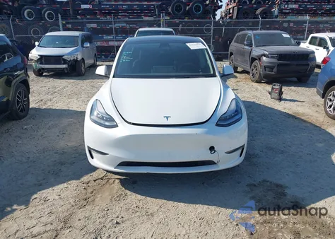 2022 Tesla Model Y Long Range Dual Motor All-Wheel Drive z USA, uszkodzony, nr VIN 7SAYGDEE8NA018670